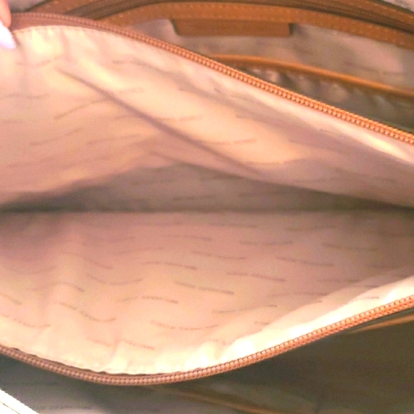 Sold BIG NWT MICHEAL Micheal KORS OF STOCK NWT TRAVEL SIGNATURE JET SET TRAVEL - Picture 7 of 16